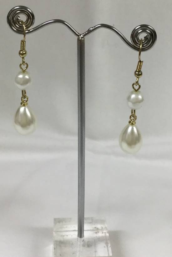 Cream pearl drop earrings