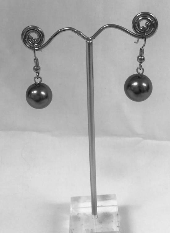 Dark grey pearl drop earrings